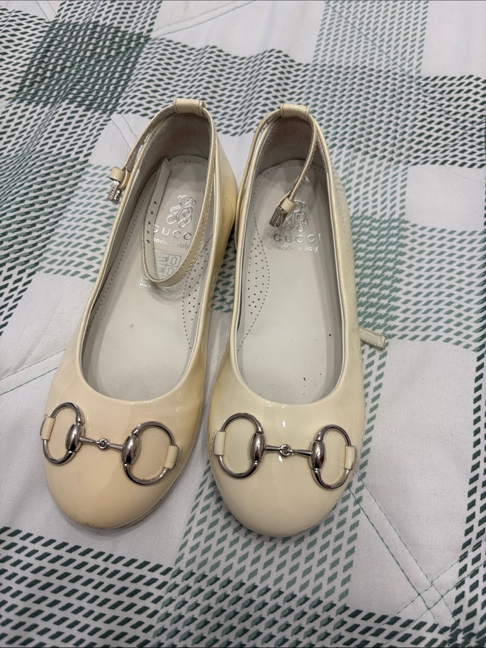 Gucci Cream Patent Leather Kids Ballet Flats with Horsebit Accent